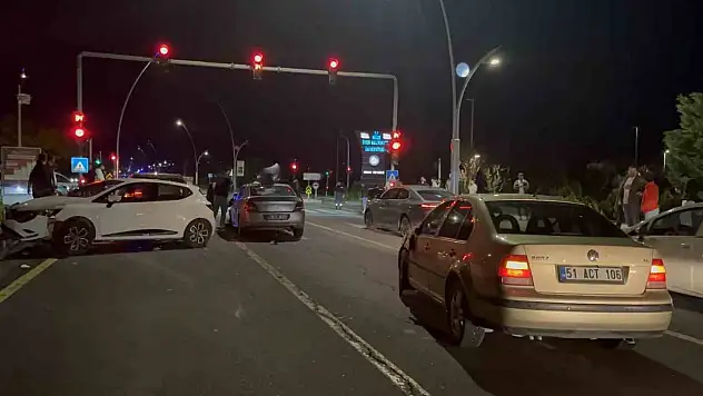 Niğde'de zincirleme kaza: Yaralılar var!