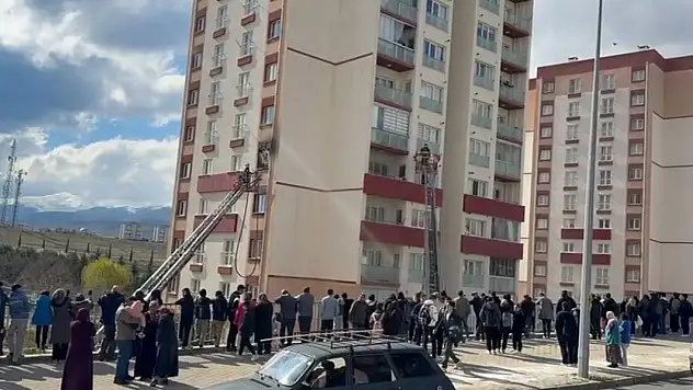Niğde'de korkutan yangın: Daire kullanılamaz hale geldi