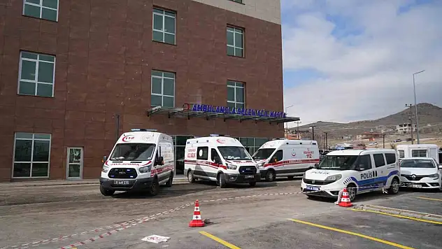 Niğde'de araç şarampole devrildi: Yaralılar var!