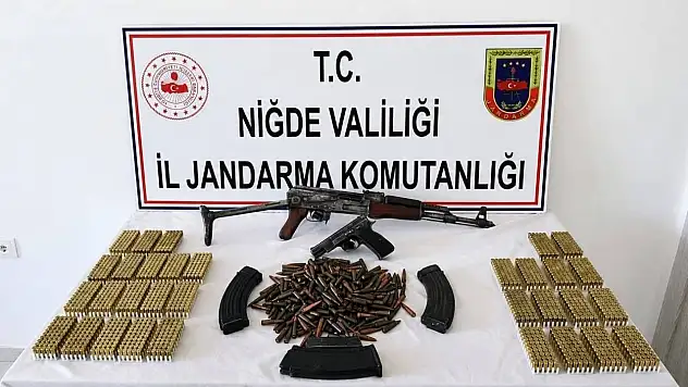 Niğde'de bir evden AK-47 kalaşnikof tüfek ve ruhsatsız tabanca çıktı!