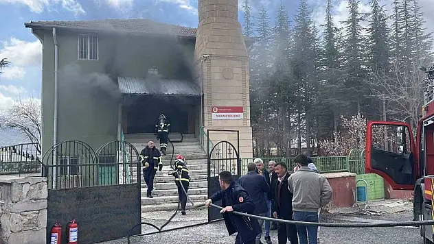 Camide yangın çıktı: Müdahale sürüyor!