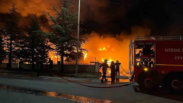 Önce Kayseri şimdi de Niğde'de fabrika yangını!