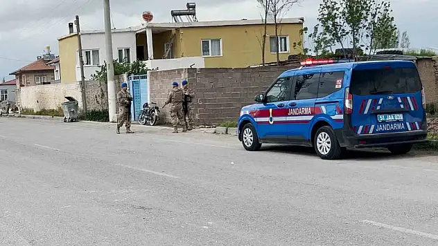 Niğde'de husumetli ailelerin kavgası kötü bitti