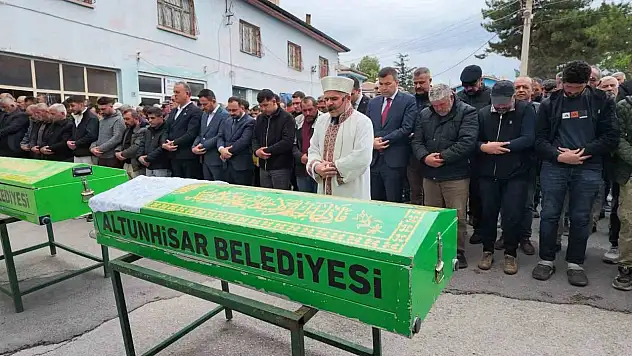 Trafik kazasında hayatını kaybeden kardeşler son yolculuğuna uğurlandı!