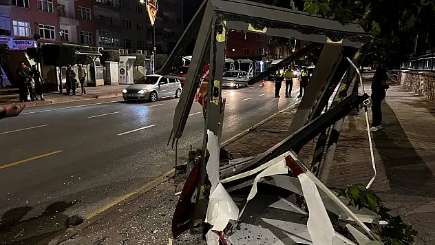 Niğde'de kontrolden çıkan araç devrildi: 2 kişi yaralandı!