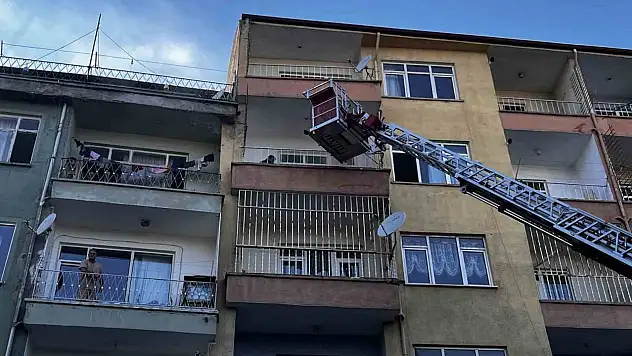Niğde'de apartmanda yangın çıktı! Komple tahliye edildi