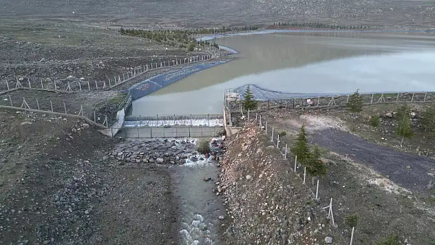 Niğde'de sağanak ve eriyen kar suları taşkınlara neden oldu