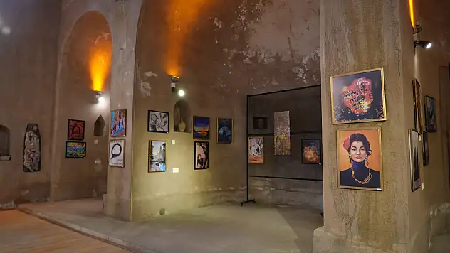 Niğde'de uluslararası sanat rüzgarı: 28 ülkeden eserler sergileniyor
