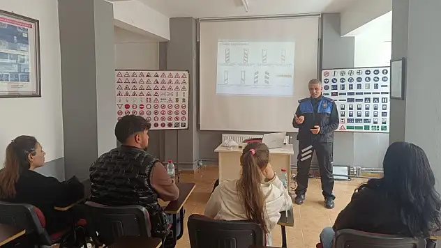 Niğde ekipleri vatandaşı dolandırıcılığa karşı bilgilendirdi