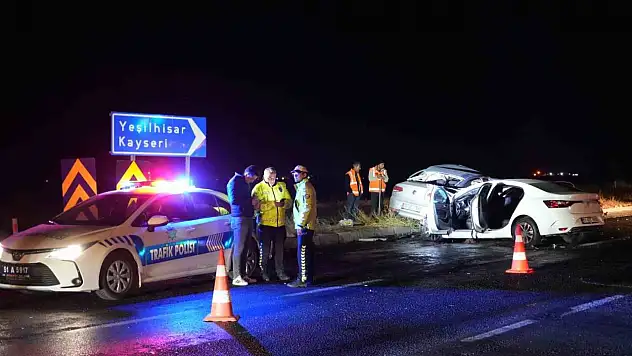 İki otomobil kafa kafaya çarpıştı!-3 ölü 6 yaralı