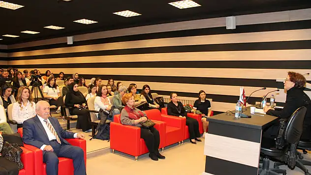 NNYÜ'de 'Siyasetin cinsiyeti' konuşuldu