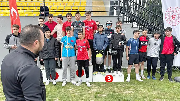 Nurullah Pakize Narin Lisesi bisiklet takımı, Türkiye Finalleri'nde Kayseri'yi temsil edecek