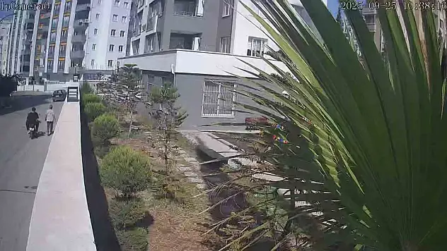 Motosikletle kapkaç yaptılar yakalanıp tutuklandılar!