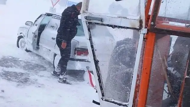O yol ulaşıma kapandı! Sürücüler yolda mahsur kaldı