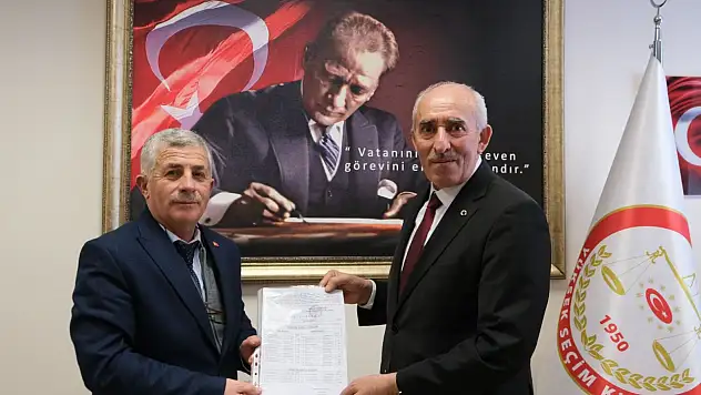 Odakır, yeni dönem için mazbatasını teslim aldı