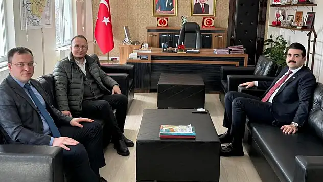 Ödüllü yönetmen memleketinde! Kaymakamlıkta dikkat çeken ziyaret