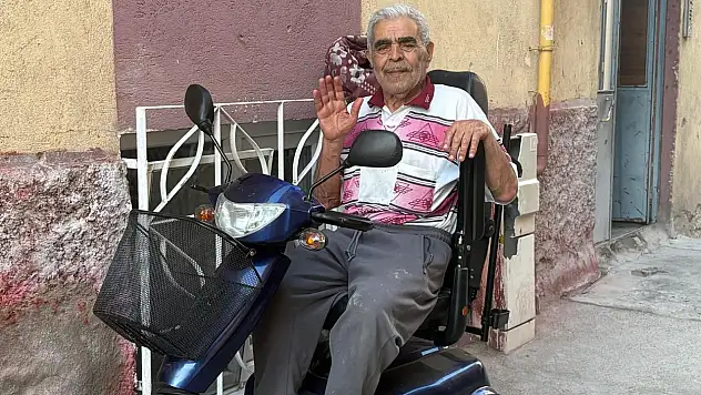 Oğlu yakmıştı o babaya yeni akülü tekerli sandalye hediye edildi!