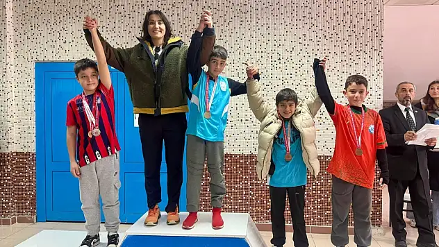 Öğrencilere atletizmde il dereceleri!