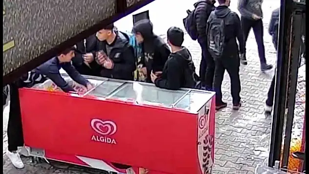 Adana'da hırsızlık güvenlik kamerasına yansıdı