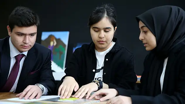 Öğrenciler görme engelliler için coğrafya atlası hazırladı