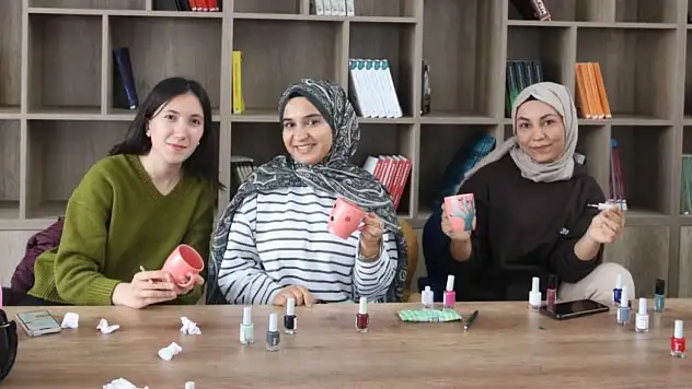 Genç Ofis'te kupa boyama etkinliği düzenlendi