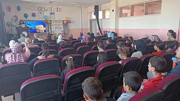 Öğrenmenin yaşı yok… - Sarıoğlan'da gururlandıran kutlama!
