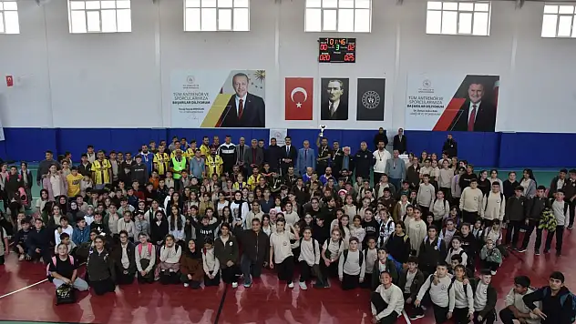 Öğretmenler Günü'nde Tomarza'da kıyasıya yarış