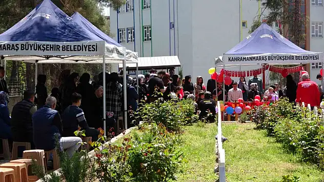 Kahramanmaraş'ta acı 23 Nisan: Hayatını kaybeden çocuklar mezarı başında anıldı