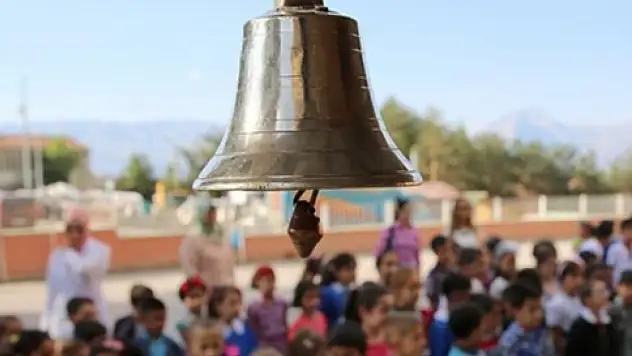 Okullar 13 Mart'ta Kapanıyor: Bayramla Birleşen Tatil 9 Gün Sürecek
