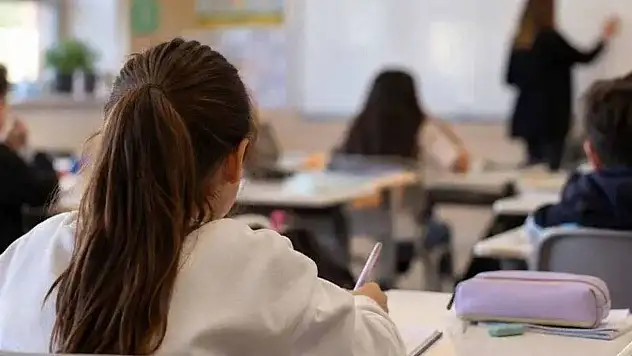 Okullarda yeni sınav dönemi başlıyor! MEB'den açık uçlu soru kararı