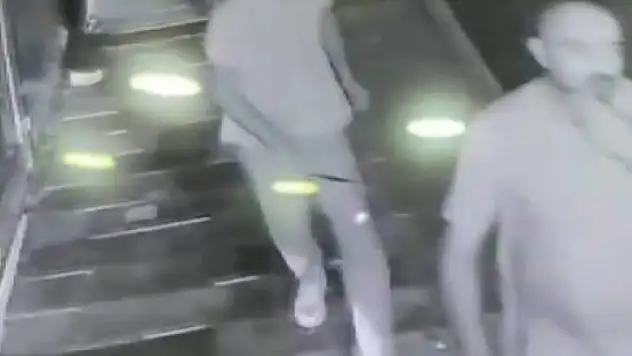 Bıçakla saldırı anı kameralara yansıdı