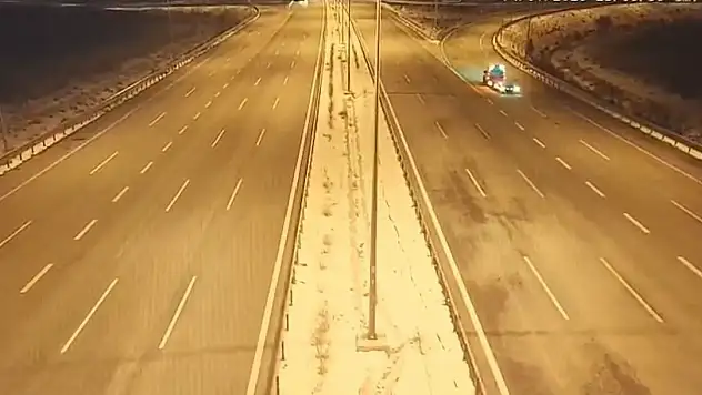 Trafiği tehlikeye düşüren araç önce kameralara, sonra jandarmaya yakalandı