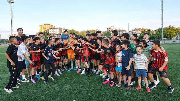 Önce Kayserispor, sonra final... Kayseri'nin yeni şampiyonu oldular