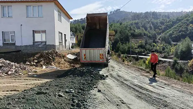 Kırsal mahallelerde ulaşım ağı güçleniyor