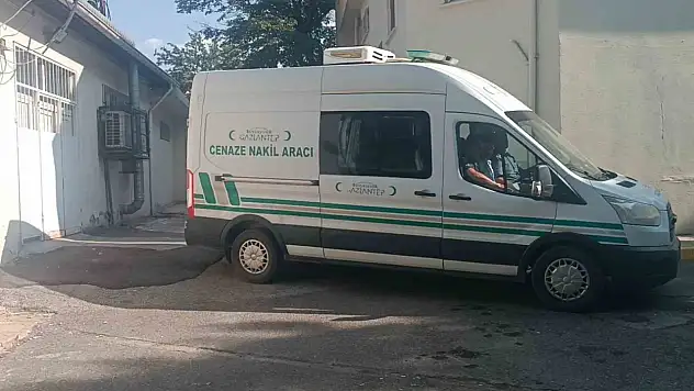 Özdemir'in cansız bedeni adli tıpa getirildi