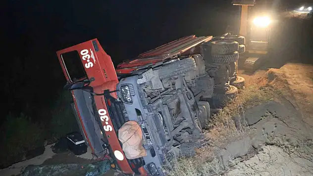 Orman yangınına müdahale eden arazöz devrildi: 2 işçi yaralandı