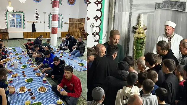 Ortaokul öğrencileri son iftarı camide yaptı!