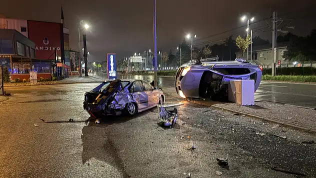 Osman Kavuncu Bulvarı'nda kaza: 2 yaralı