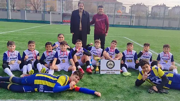 Osman Ulubaş Köşk Ortaokulu namağlup şampiyon!