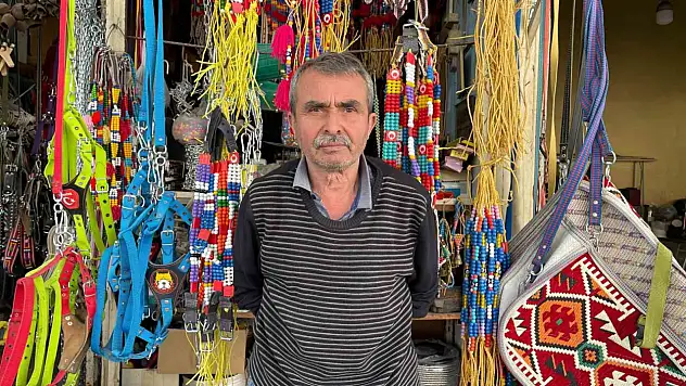 48 yıllık saraç ustası mesleğini köpek tasmasıyla yaşatıyor!