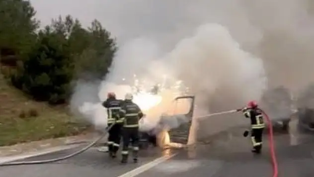 Osmaniye'de tarım işçileri son anda kurtuldu: Minibüs kül oldu