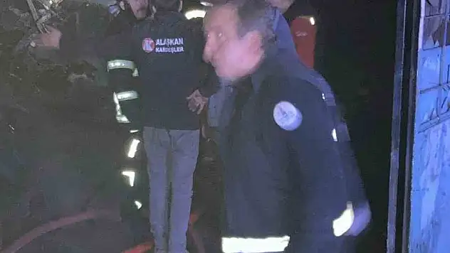Oto döşeme dükkanı alev alev yandı