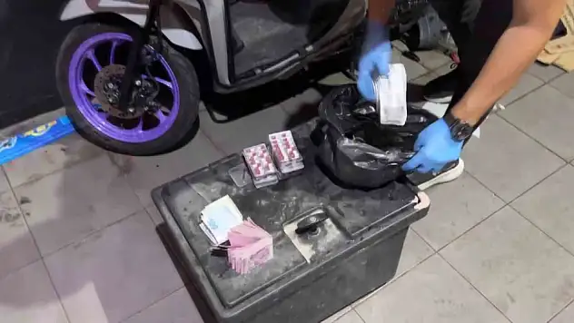 Oto galericiye baskında binlerce uyuşturucu madde ele geçirildi!