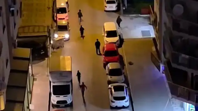Adana'da otobüse turunç fırlattılar!