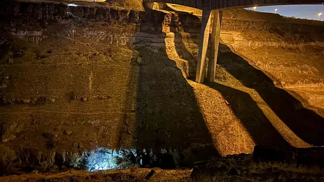 Kayseri'de araç uçurumdan uçtu! Araç hurdaya döndü