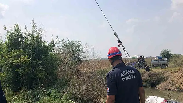 Otomobil dereye uçtu: Sürücü yüzerek kurtuldu