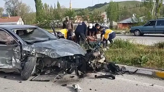 Kaza'da otomobil hurdaya döndü: 1 kişi yaralı