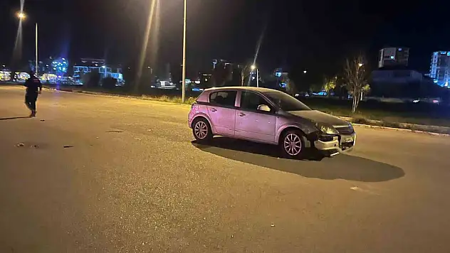 Otomobille çarpışan motosikletin 18 yaşındaki sürücüsü kurtarılamadı