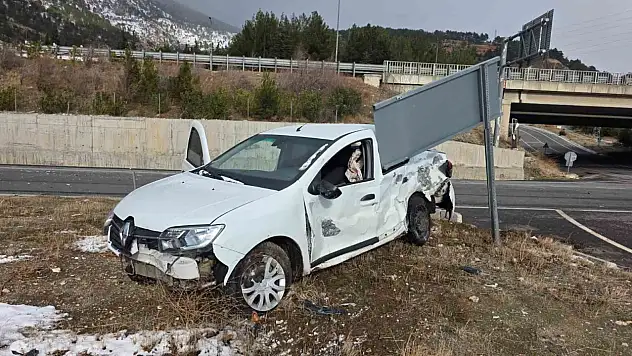 Tır ile otomobil çarpıştı!