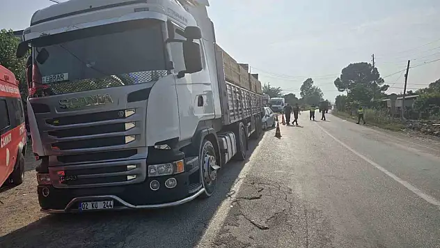 Otomobil kamyona çarptı - Kadın sürücü hayatını kaybetti